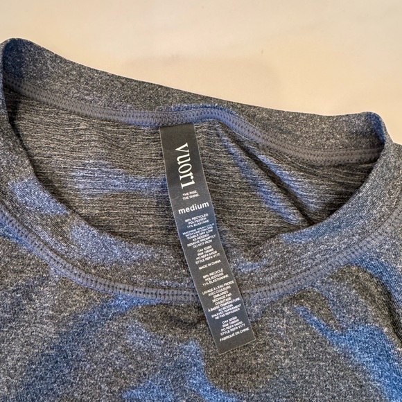 Vuori Men's Heathered Gray Long Sleeve Tee with Pocket M - Picture 2 of 3